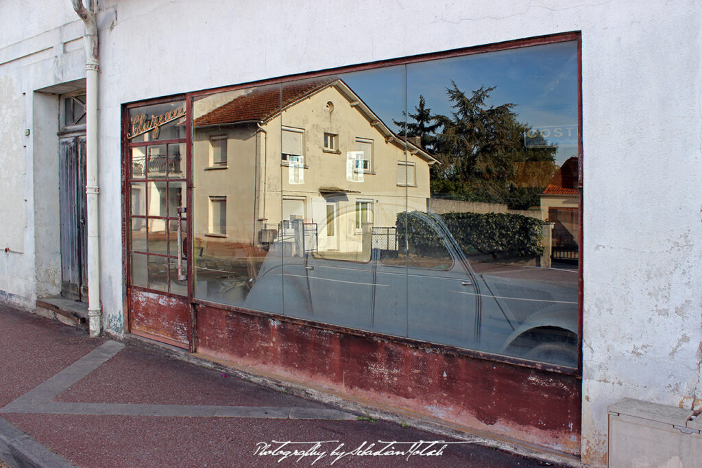 Citroen 2CV Monsieur Cluzeau France Drive-by Snapshots by Sebastian Motsch