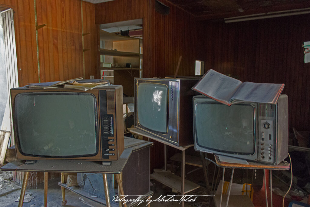 France Station Service A La Rose des Vents Photography by Sebastian Motsch