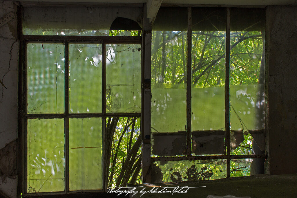 France Station Service A La Rose des Vents Photography by Sebastian Motsch