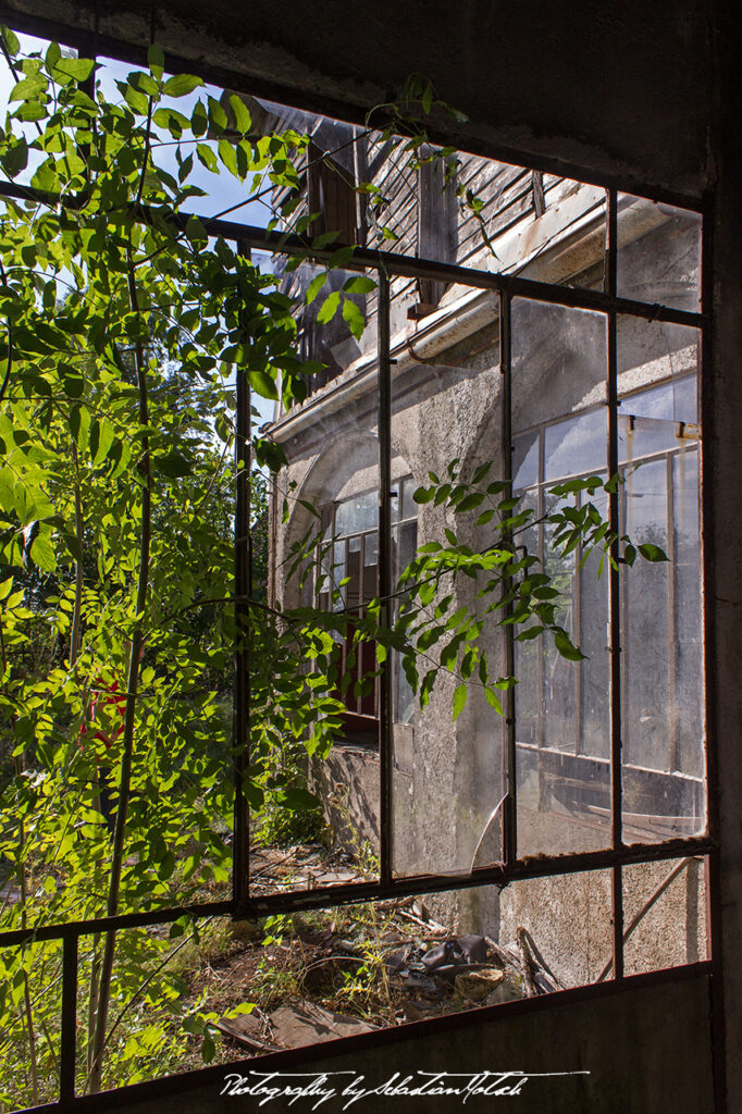 France Station Service A La Rose des Vents Photography by Sebastian Motsch
