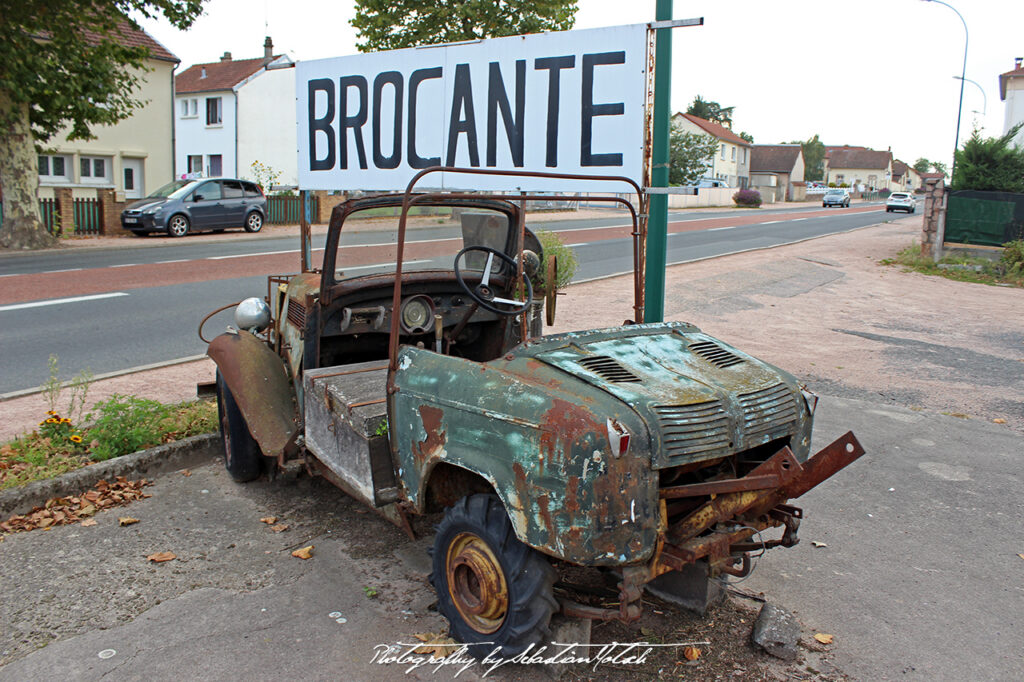 Les Puces Lapalissoises Voiture France Drive-by Snapshots by Sebastian Motsch