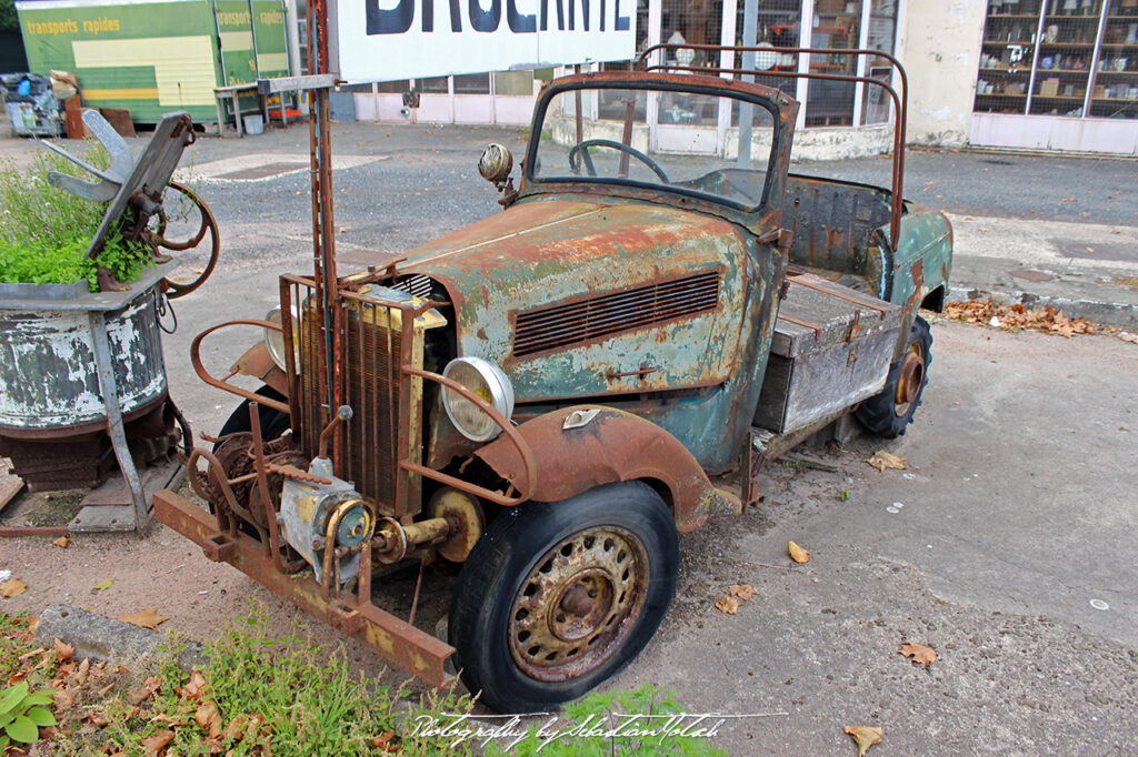 Les Puces Lapalissoises Voiture France Drive-by Snapshots by Sebastian Motsch