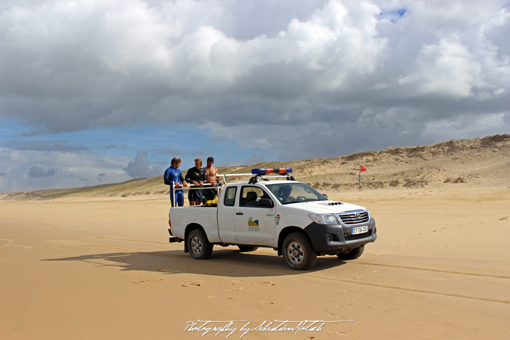 Toyota Hilux 4x4 Cap Homy Plage France Drive-by Snapshots by Sebastian Motsch