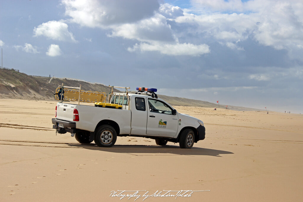 Toyota Hilux 4x4 Cap Homy Plage France Drive-by Snapshots by Sebastian Motsch