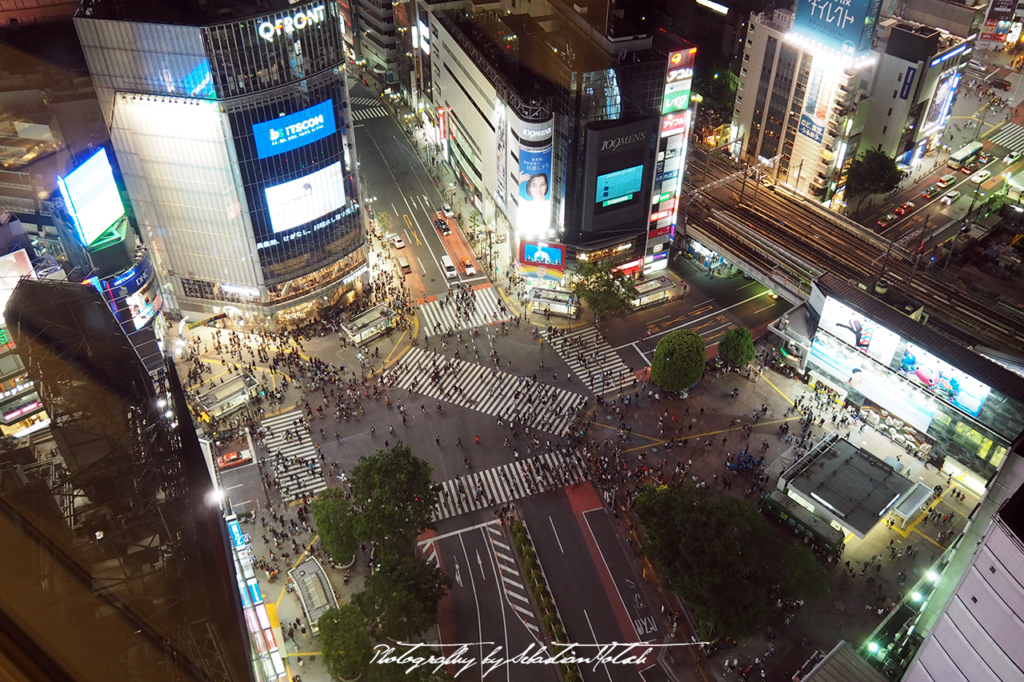 2017 Japan Tokyo Shibuya Crossing at Night | travel photography by Sebastian Motsch (2017)