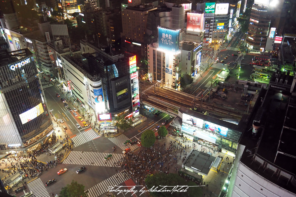 2017 Japan Tokyo Shibuya Crossing at Night | travel photography by Sebastian Motsch (2017)