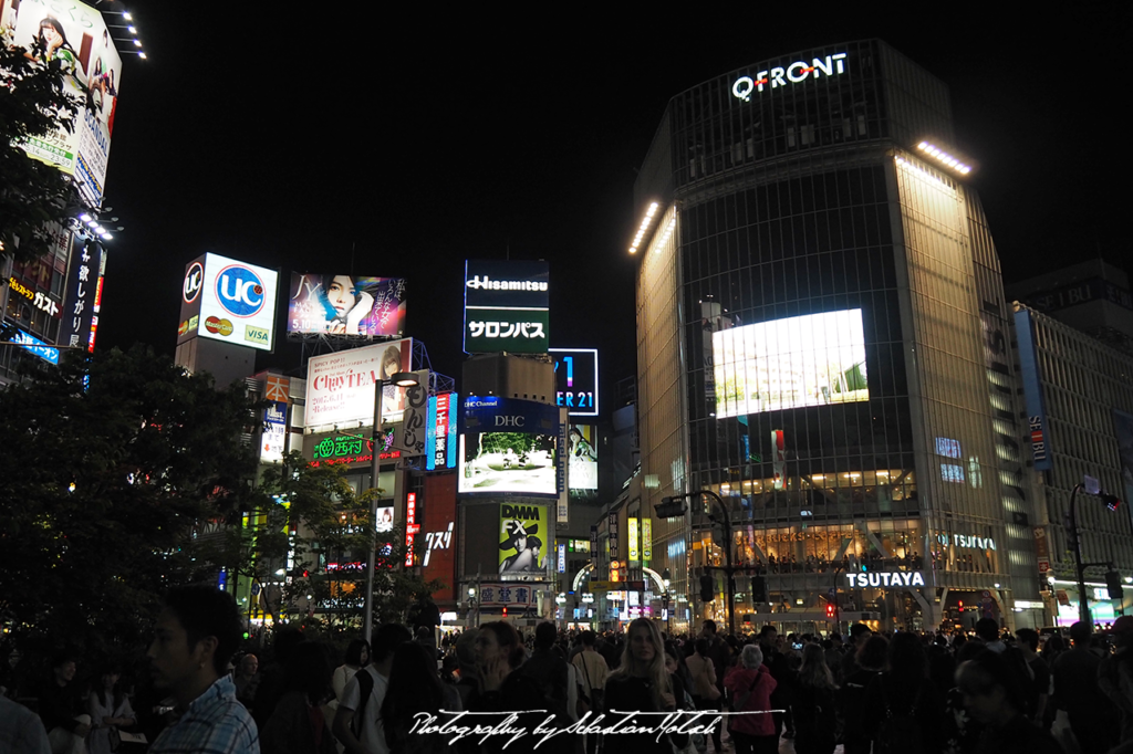 2017 Japan Tokyo Shibuya Crossing at Night | travel photography by Sebastian Motsch (2017)