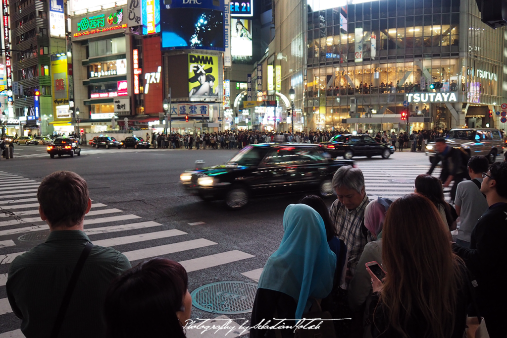 2017 Japan Tokyo Shibuya Crossing at Night | travel photography by Sebastian Motsch (2017)