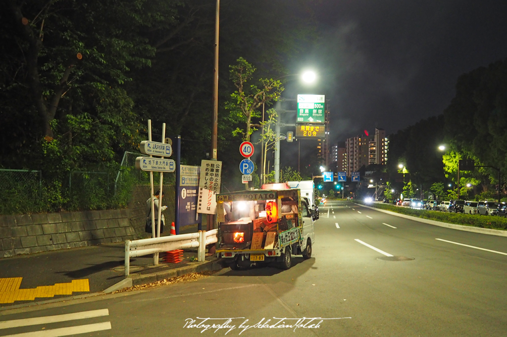 2017 Japan Tokyo Tower Food Truck | travel photography by Sebastian Motsch (2017)