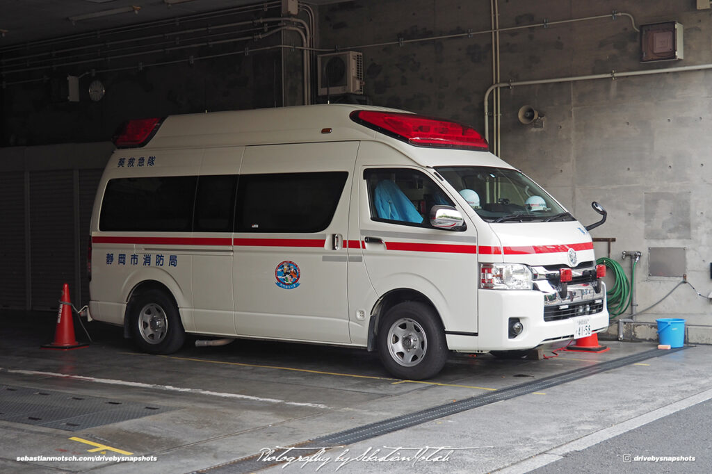 Toyota Hiace H200 HiMedic Ambulance in Shizuoka Drive-by Snapshots by Sebastian Motsch 01