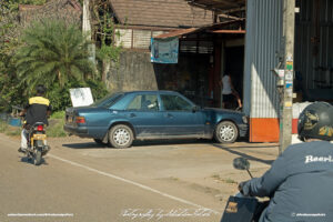 Mercedes-Benz W124 in Laos Vientiane Drive-by Snapshot by Sebastian Motsch