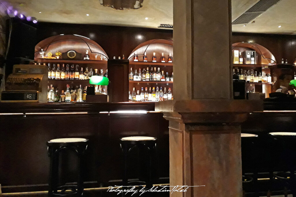 Thailand Bangkok Havana Social Secret Bar Photo by Sebastian Motsch