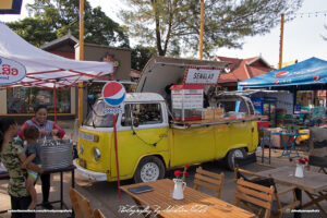 Volkswagen T2b Bay-Window Front in Laos Vientiane Drive-by Snapshot by Sebastian Motsch