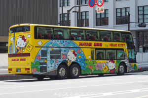 2017 Japan Tokyo Central Station Hato Bus Hello Kitty | travel photography by Sebastian Motsch (2017)