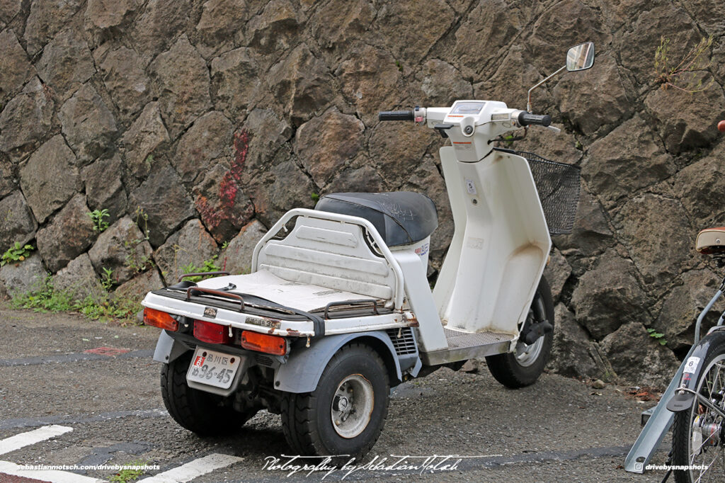 Honda Gyro Gotanda Japan Drive-by Snapshots by Sebastian Motsch