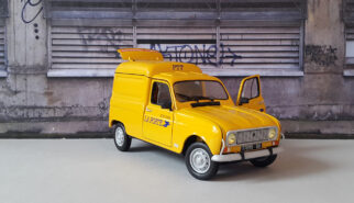 Renault R4 F4 La Poste Ebbro by Sebastian Motsch