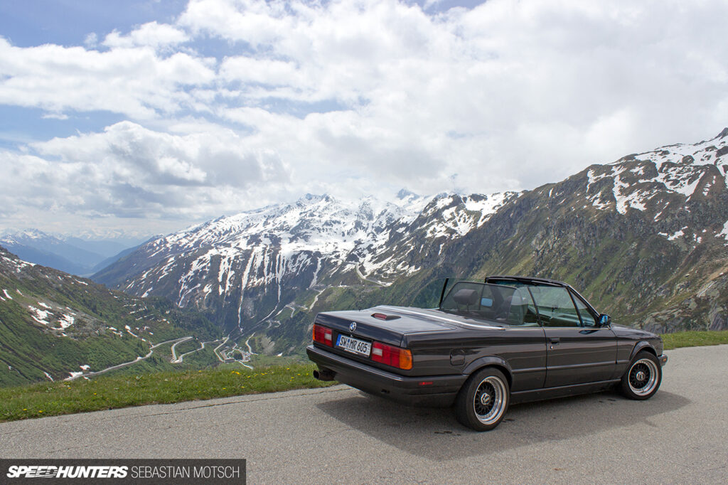 BMW-E30-318is-Cabrio-at-Furkapass-Switzerland-by-Sebastian-Motsch 1280px