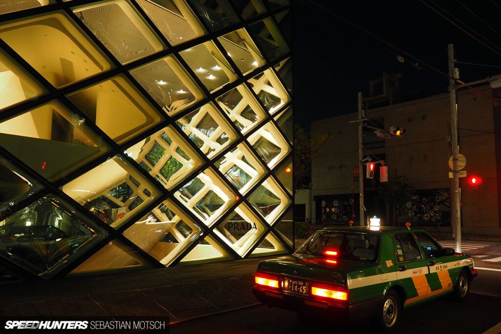 Nissan-Cedric-Y31-Taxi-Prada-in-Tokyo-Japan-by-Sebastian-Motsch 1280px