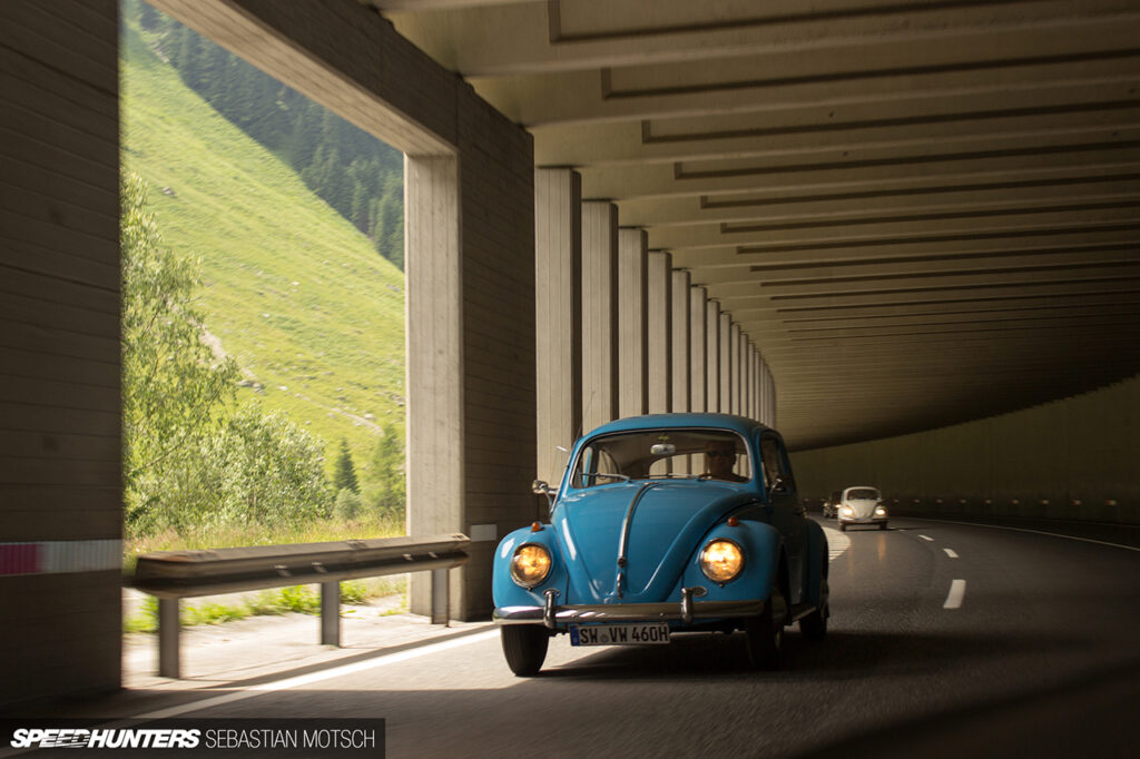 Volkswagen-Beetle-at-Felbertauernpass-Austria-by-Sebastian-Motsch 1280px