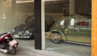 Volkswagen-Beetles-in-Bangkok-Thailand-by-Sebastian-Motsch-03 1280px