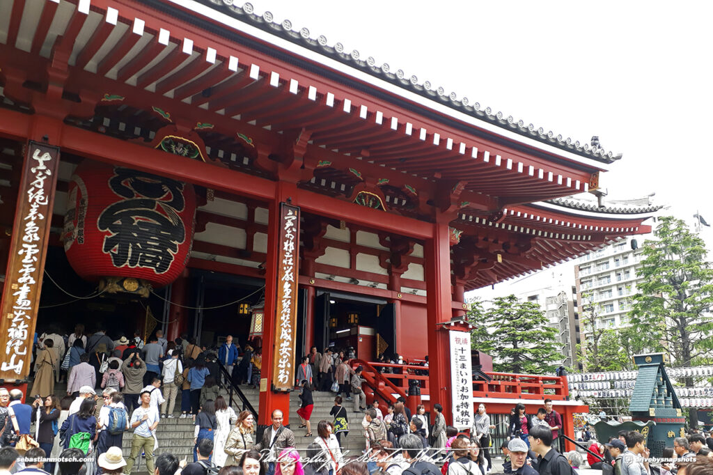 Japan Tokyo Asakusa Temple by Sebastian Motsch