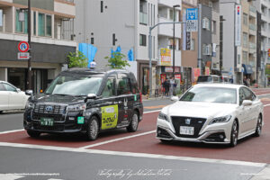 Japan Tokyo Asakusa Toyota Crown RS and JPN Taxi by Sebastian Motsch