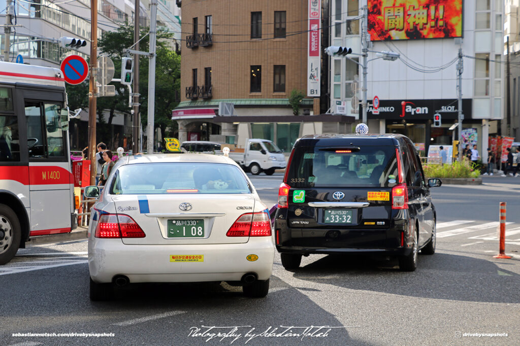 Japan Tokyo Gotanda Toyota Crown RoyalExtra and JPN Taxi by Sebastian Motsch