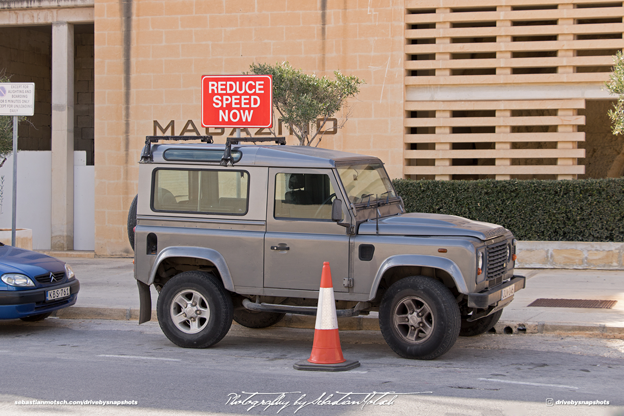 Land Rover Defender 90 Malta Valetta Drive-by Snapshot by Sebastian Motsch