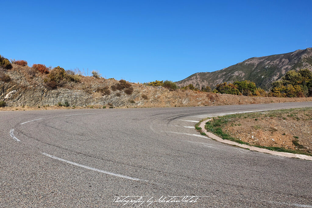 Curbs near Luri Corsica Photo by Sebastian Motsch