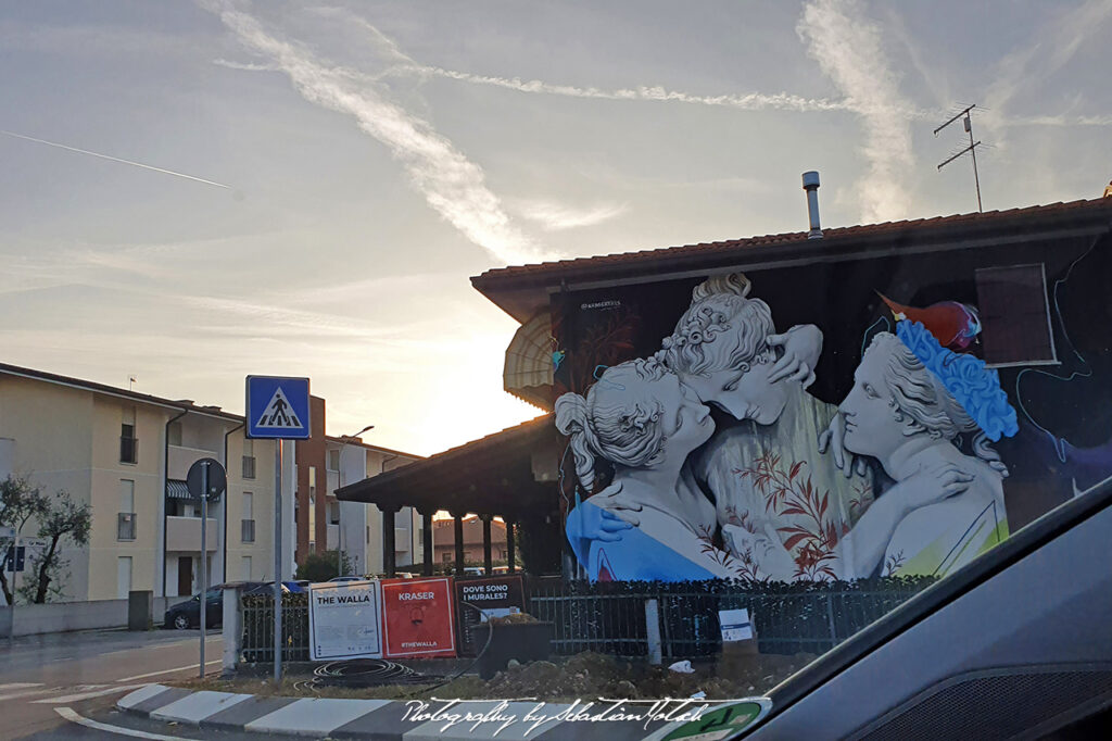 Graffitti in Italy Drive-by Snapshots by Sebastian Motsch