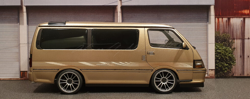 Aoshima Toyota Hiace H100 Wagon Super Custom Limited Scale Model by Sebastian Motsch