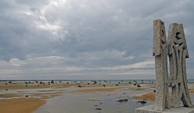 Japan Irabu-jima Sawada-no-hama Beach Sculpture Photo by Sebastian Motsch