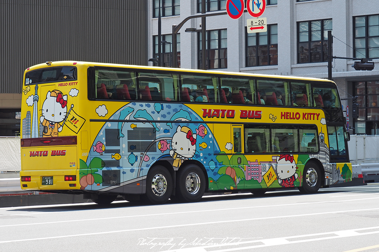 2017 Japan Tokyo Central Station Hato Bus Hello Kitty