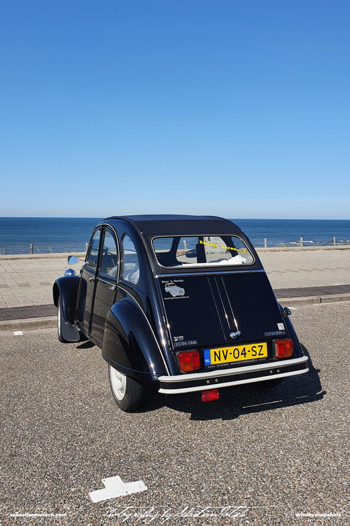 Citroen 2CV at the Beach in Zandvoort Drive-by Snapshots by Sebastian Motsch