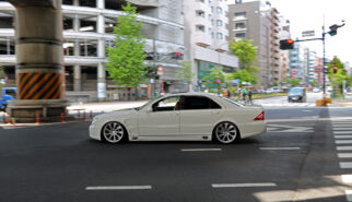 Japan Tokyo Azabu-Bujan Station Mercedes-Benz W220 Lorinser by Sebastian Motsch