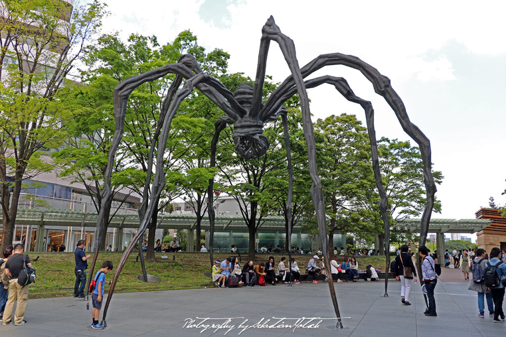 Maman Sculpture in Roppongi Tokyo Japan by Sebastian Motsch