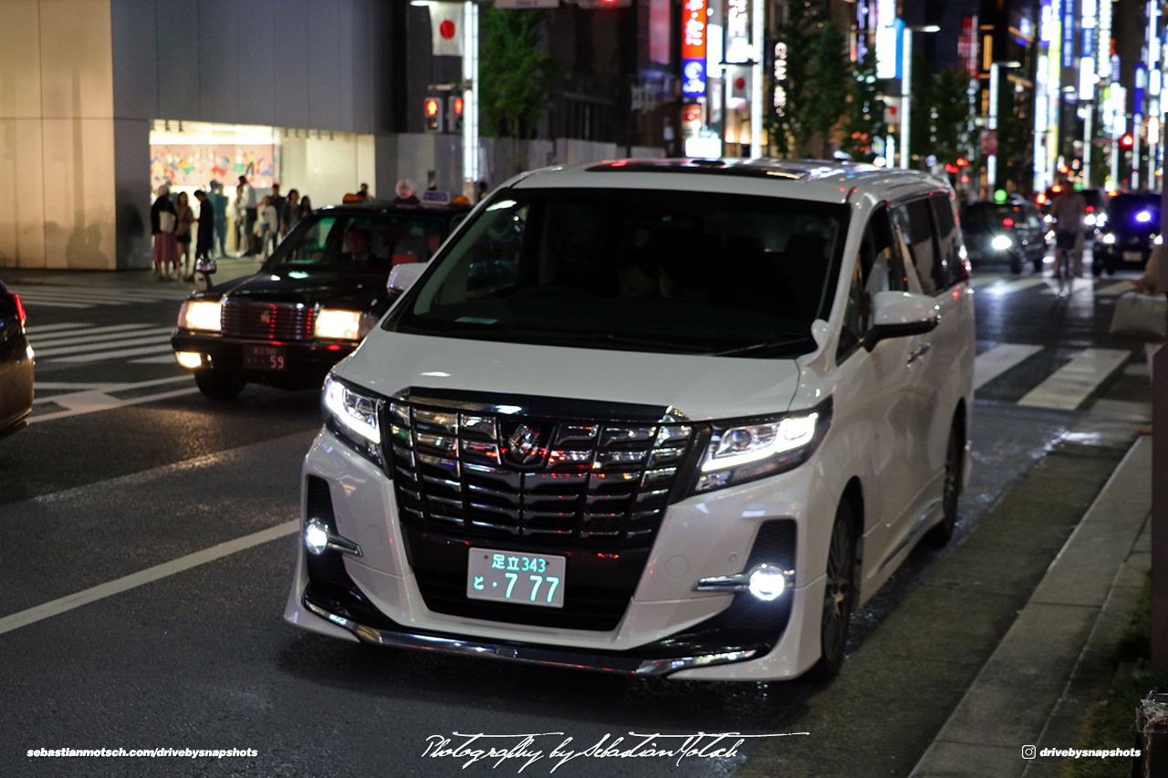 Toyota Alphard Japan Tokyo Ginza Drive-by Snapshots by Sebastian Motsch