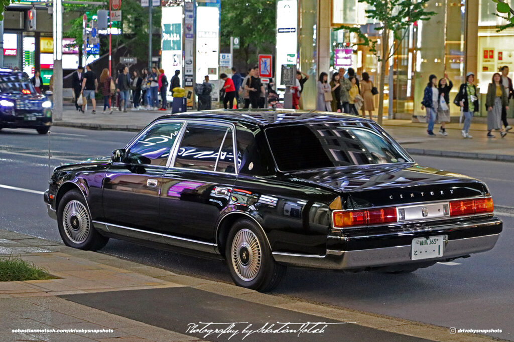 Toyota Century MkII V12 II Japan Tokyo Ginza Drive-by Snapshots by Sebastian Motsch