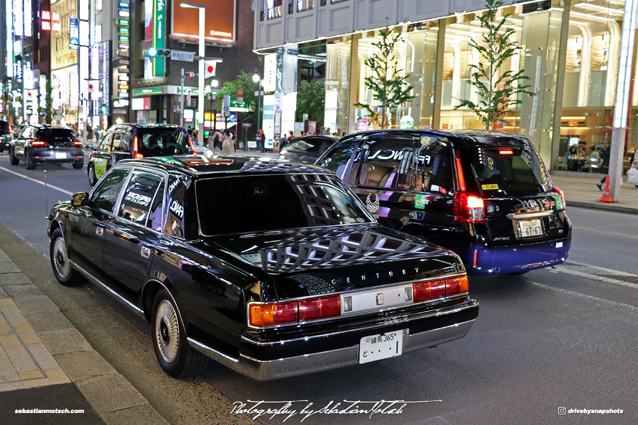 Toyota Century MkII V12 Japan Tokyo Ginza Drive-by Snapshots by Sebastian Motsch