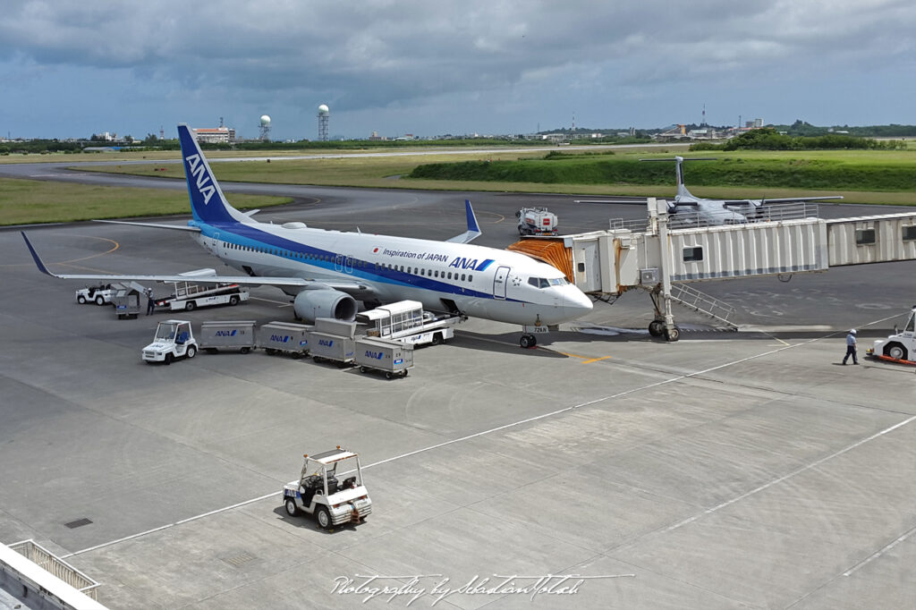 ANA Jet at Miyako-jima Airport by Sebastian Motsch