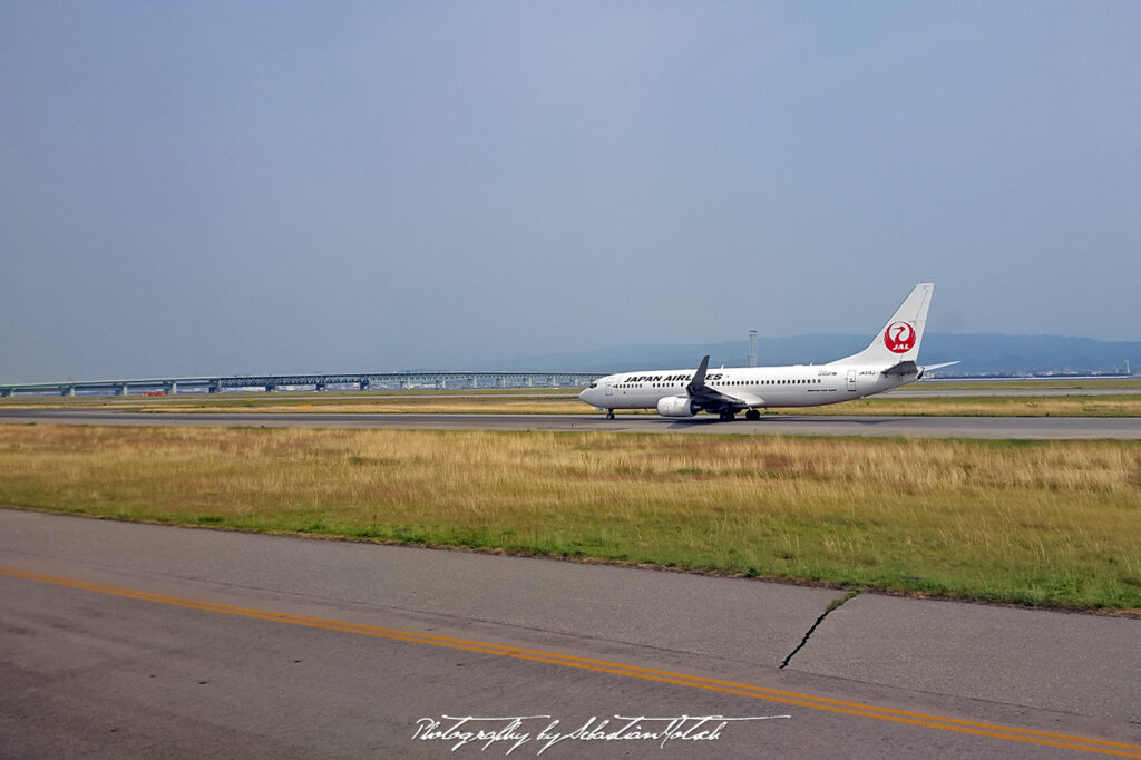 Taxiway at Kansei International Airport Osaka Photo by Sebastian Motsch
