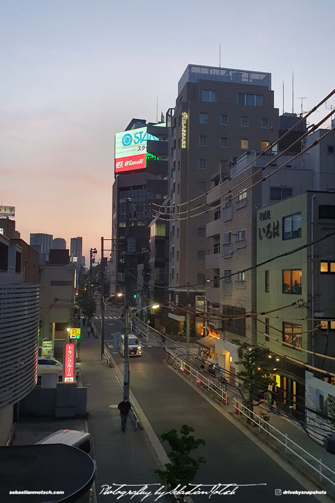 Quiet Street near Hamamatsucho Station Photo by Sebastian Motsch