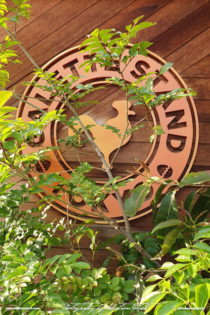 Restaurant Sign near Tokyo Tower Photo by Sebastian Motsch