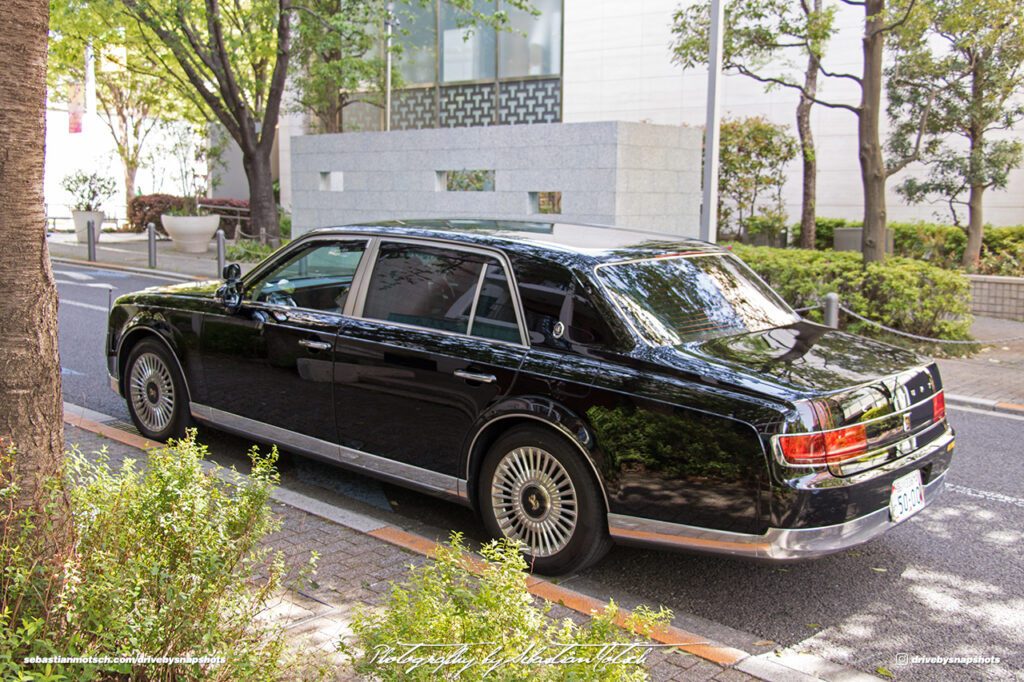 Toyota Century in Roppongi Tokyo Japan Drive-by Snapshots by Sebastian Motsch