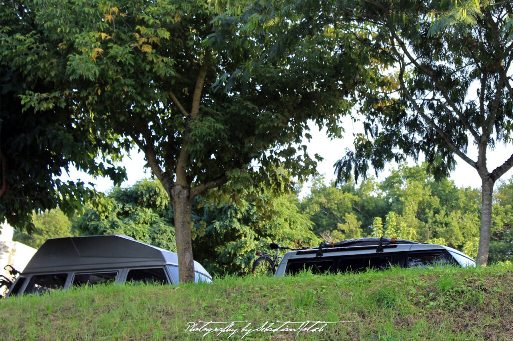 VW T3 and Mitsubishi L300 GLX in Sourzac France Photo by Sebastian Motsch