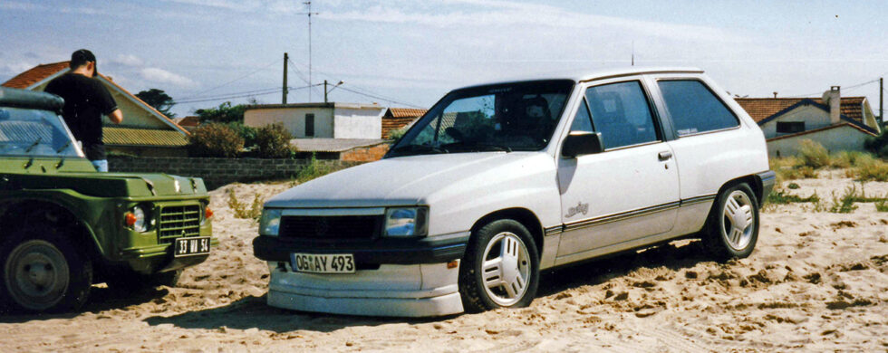 Opel Corsa A Swing at Lacanau Ocean France Photo by Sebastian Motsch 02