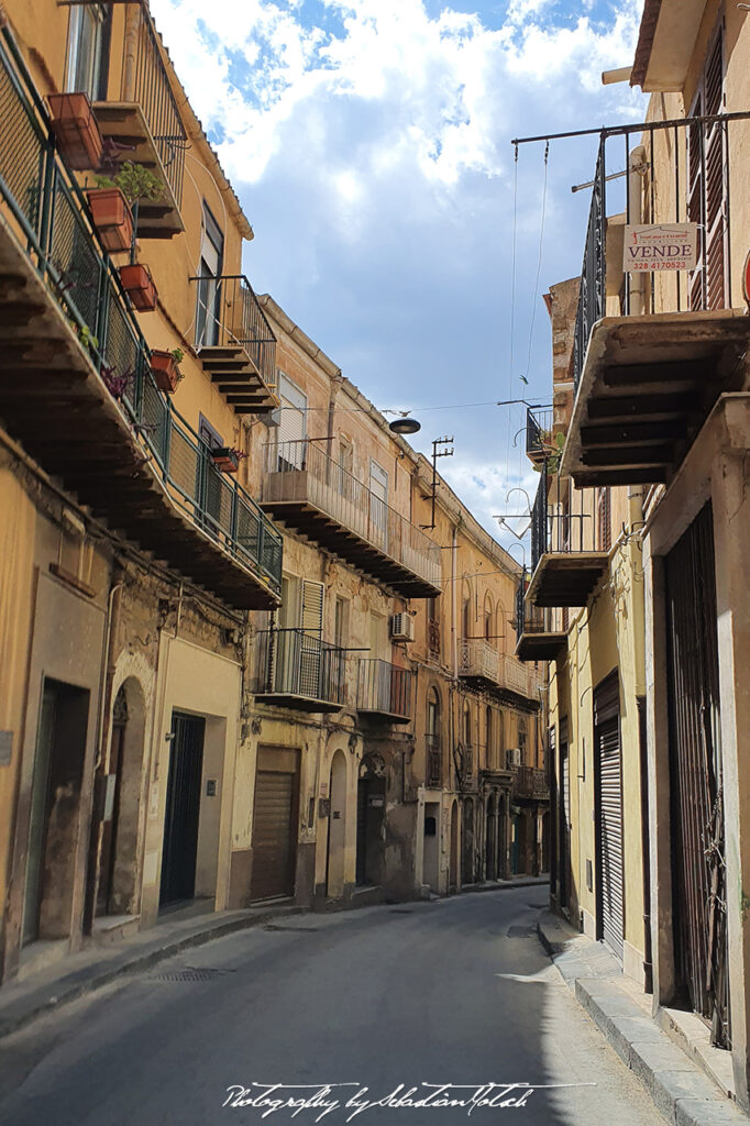 Narrow street in Noto Italia Travel Photography by Sebastian Motsch