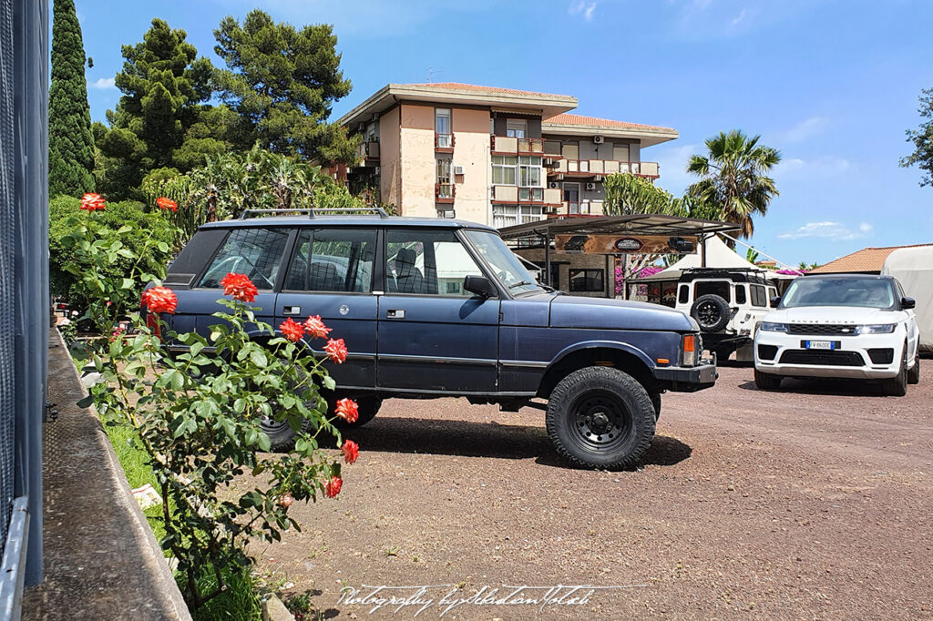 Range Rover Classic 4x4 in Catania Italia Drive-by Snapshots by Sebastian Motsc