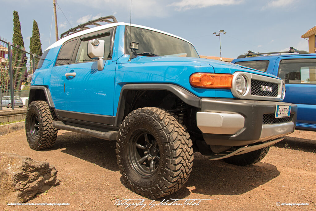 Toyota FJ Cruiser 4x4 in Catania Italia Drive-by Snapshots by Sebastian Motsch