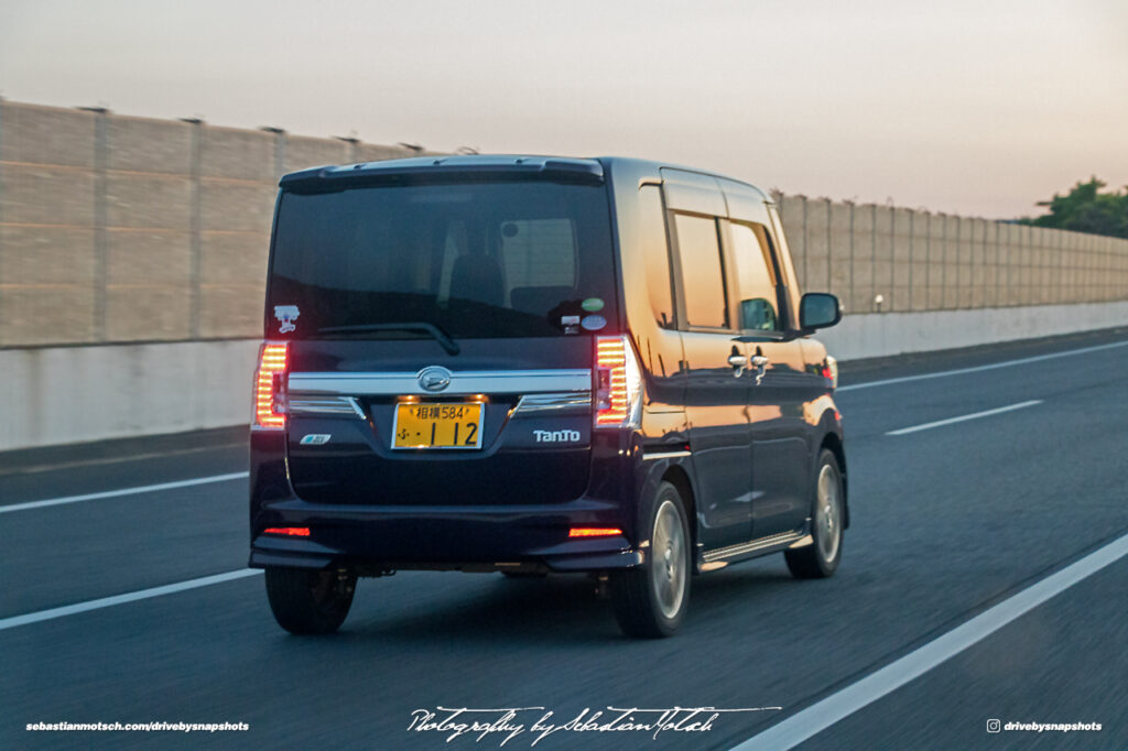 Daihatsu Tanto in Tokyo Japan Drive-by Snapshots by Sebastian Motsch